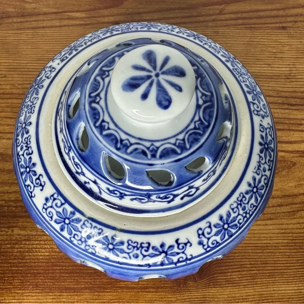 Three Hands Corp Blue White Candle Holder Round Votive W/ Lid Tea Light Floral